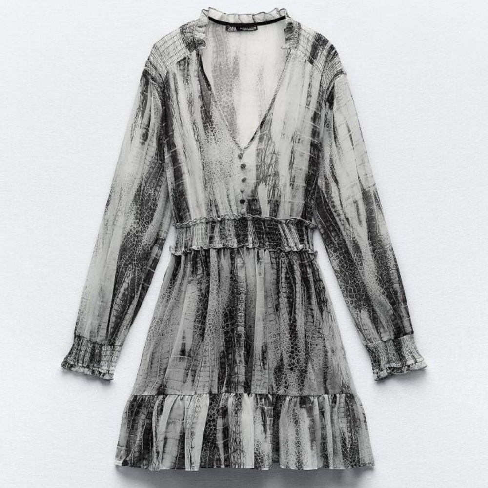 Zara Monochrome Long Sleeve Dress, size M, new with missing tag